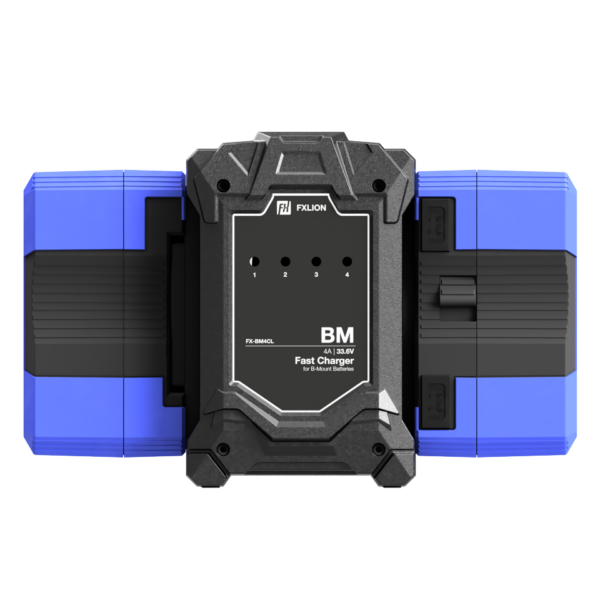 Cargador rápido B-Mount 4 Canales FXLION – Vista frontal con baterías