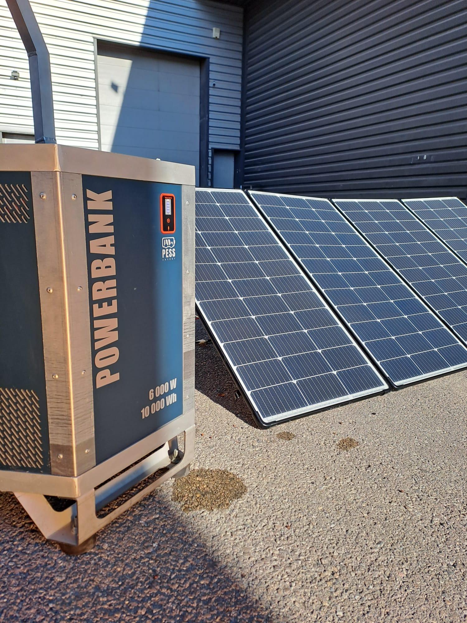 Vista general con cuatro kits – KLA – Paneles solares PowerBank